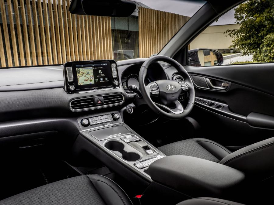 Моторный отсек Hyundai Kona Electric (OS) 2018 года  (UK) (фото 19 из 40)